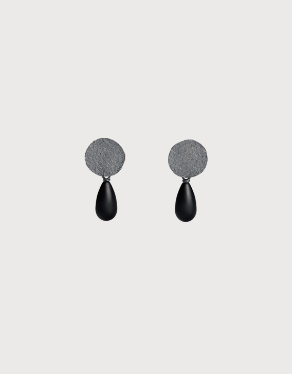 INTERSECTIONS#1 - EAR-RINGS 1, blackened silver, onyx - Nikolay Sardamov